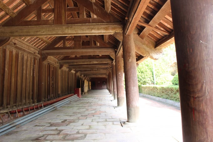 Toàn bộ ngôi chùa được làm bằng gỗ lim