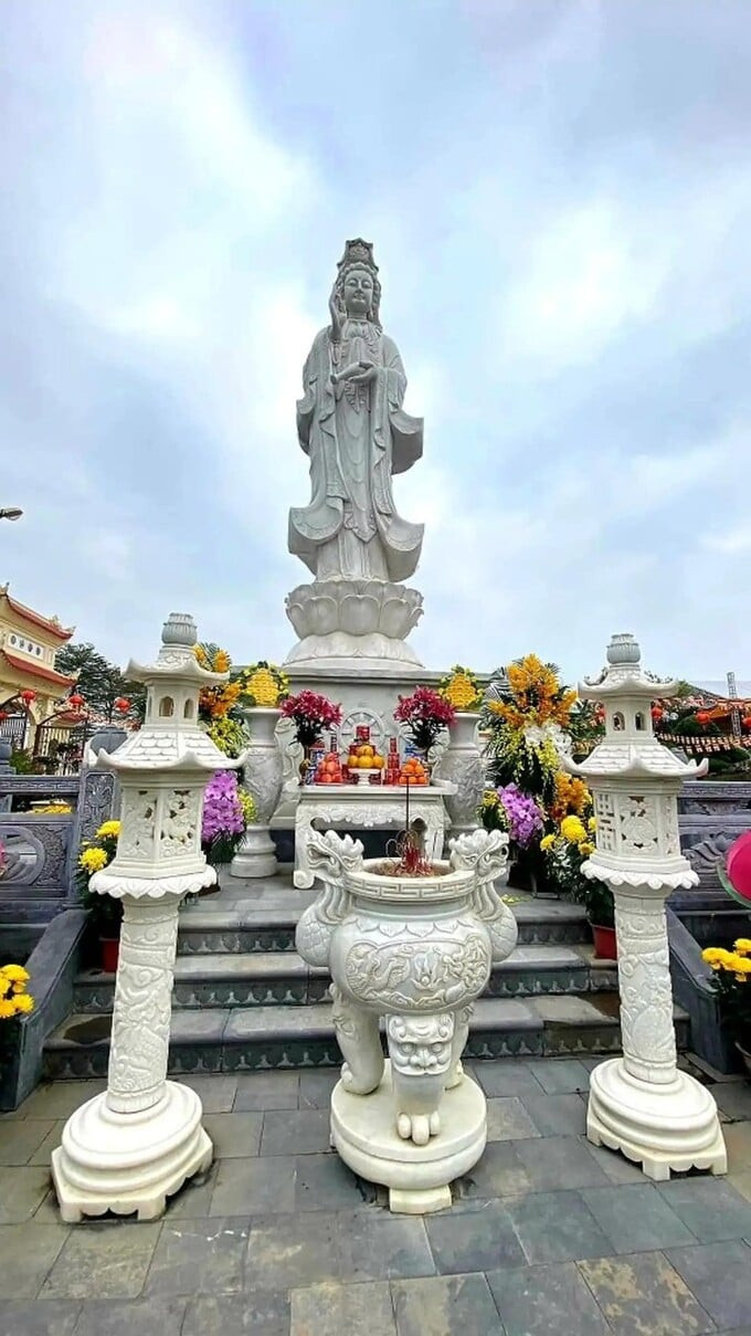 Tượng Phật Bà thờ phụng tại chùa Keo