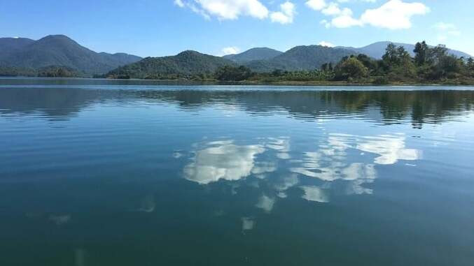 Hồ Đa Mi sở hữu vẻ đẹp sơn thủy hữu tình
