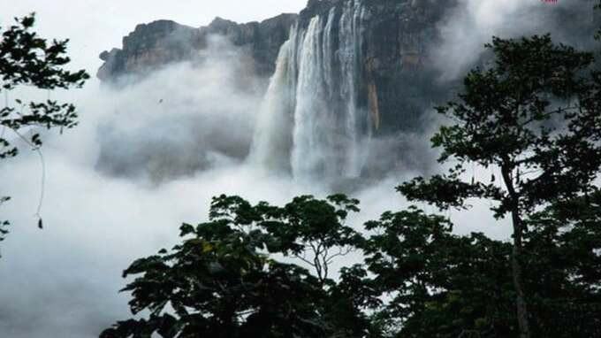 Tận hưởng vẻ đẹp hoang sơ của thác Mây, thác Mưa trong rừng Đa Mi là trải nghiệm khó quên