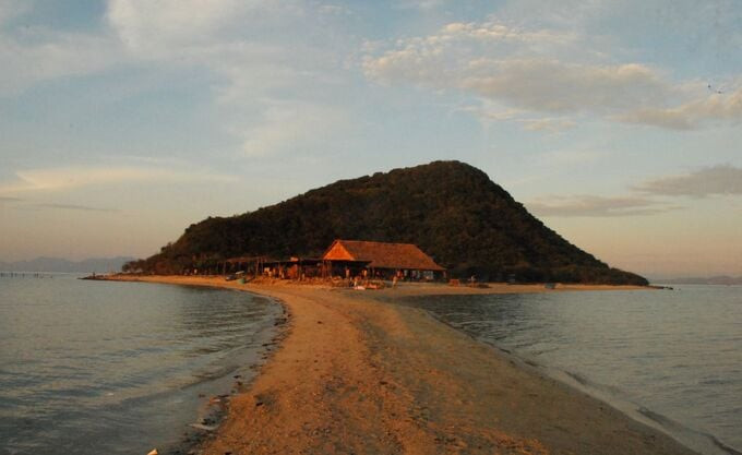 Khu du lịch dần hình thành trên đảo Phật Nằm