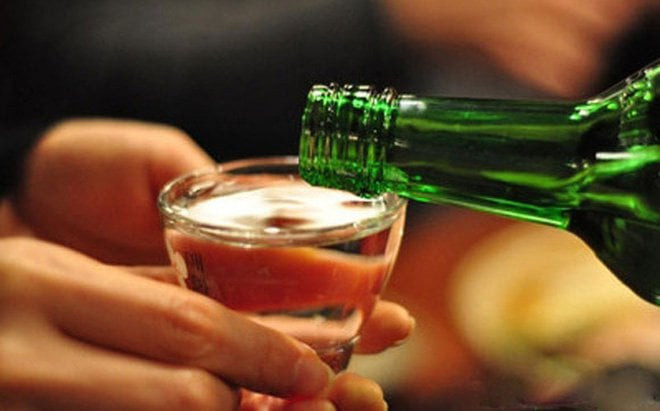 Rượu có thể làm giảm hiệu quả điều trị của thuốc hạ huyết áp và kéo theo nhiều nguy cơ khác