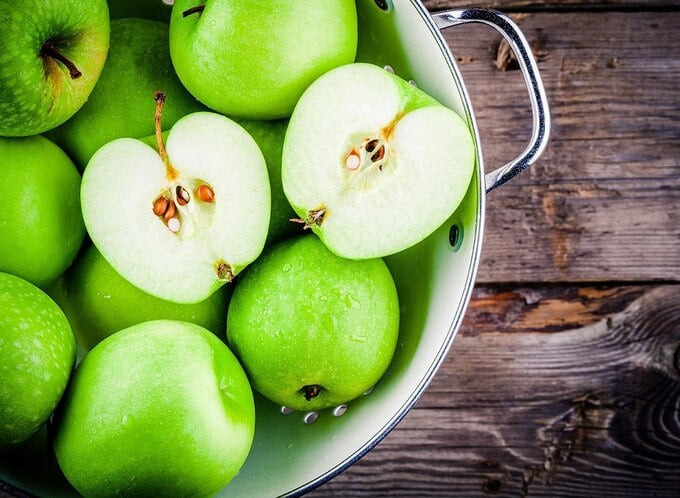 Người bị đau bụng kinh không nên ăn táo