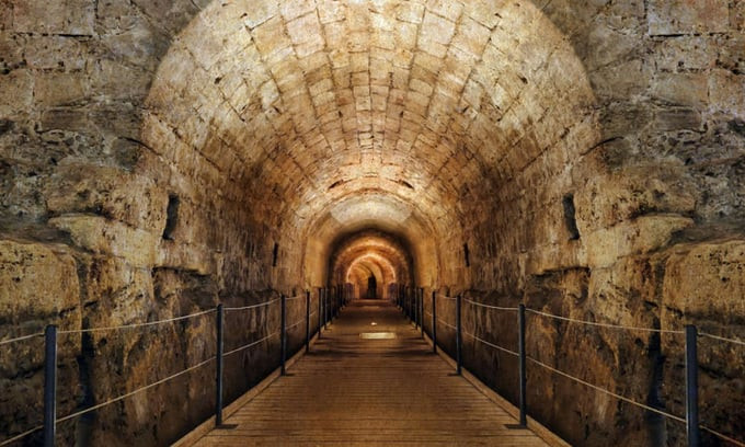 Đường hầm được xây dựng rất kiên cố để phục vụ việc vận chuyển vàng