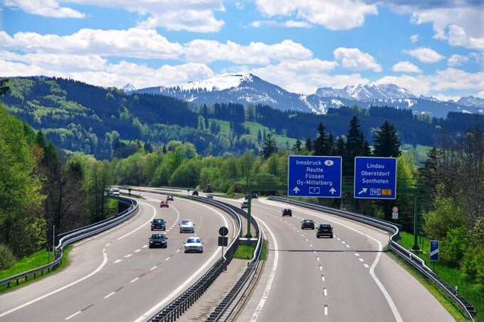 Trên thực tế, chỉ có khoảng 1/4 tổng chiều dài của cao tốc Autobahn là không giới hạn tốc độ