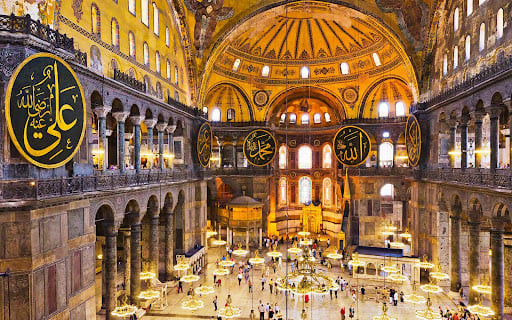 Không gian tráng lệ bên trong bảo tàng Hagia Sophia