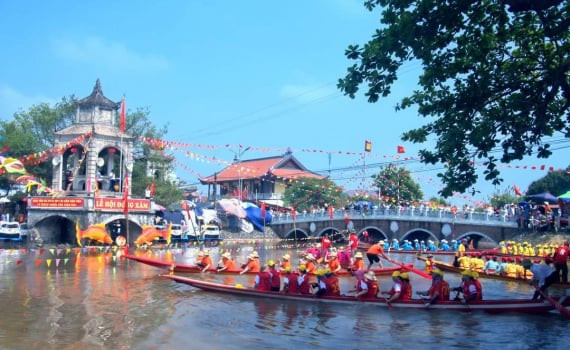 Lễ hội đua thuyền nổi tiếng của đền Đồng Xâm