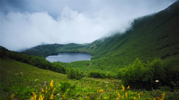 Hồ Thính Mệnh nằm ở vùng núi cao hiểm trở