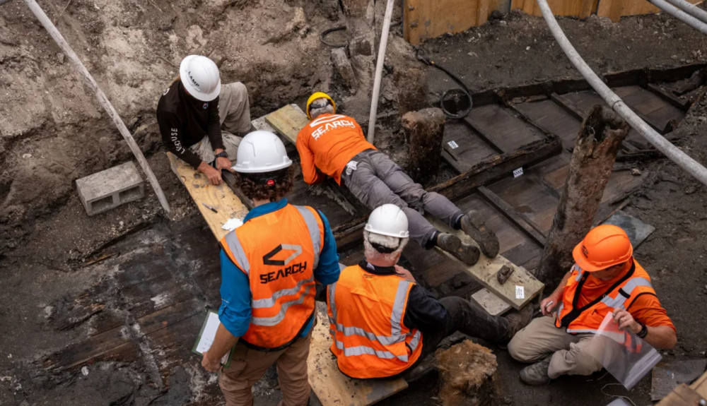Đào đất công trường, công nhân phát hiện vật thể lạ ‘lắp thành khối’ dài 6m: Kinh ngạc với 'kho báu đến từ thế kỷ 19'