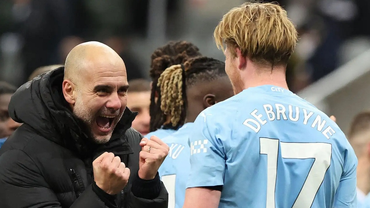 de bruyne pep guardiola 3.jpg