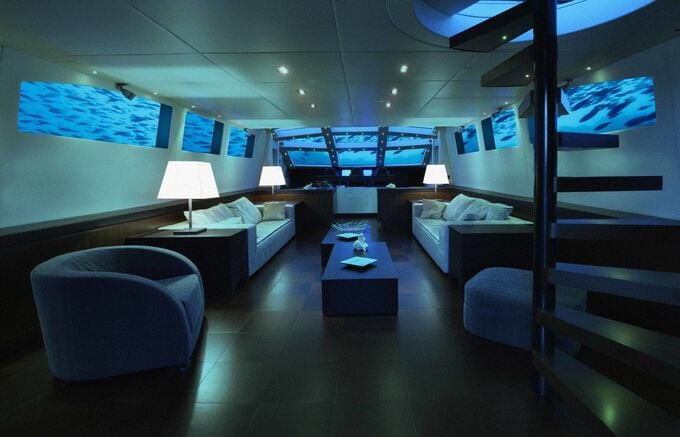Lover's Deep Luxury Submarine là khách sạn 5 sao không kém tiện nghi so với bất cứ khách sạn nào trên mặt đất