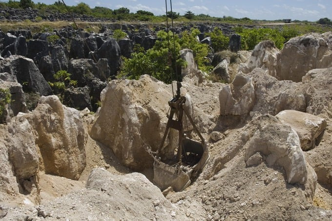 Khai thác phốt-pho là nguồn thu nhập chính của Nauru nhưng năm thập niên 70