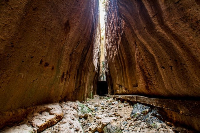 Đường hầm Vespasianus Titus