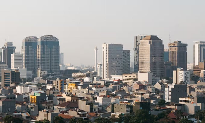 View từ trên ngôi làng nhìn ra thành phố