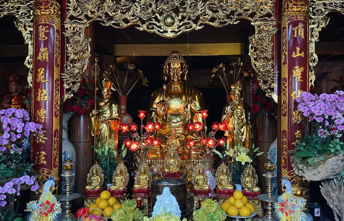Tượng Phật tại Tam Bảo