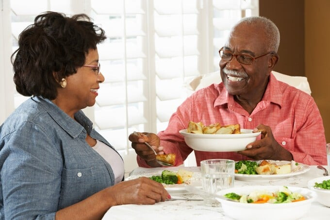 Người cao tuổi cũng phải chú trọng tới chế độ ăn uống