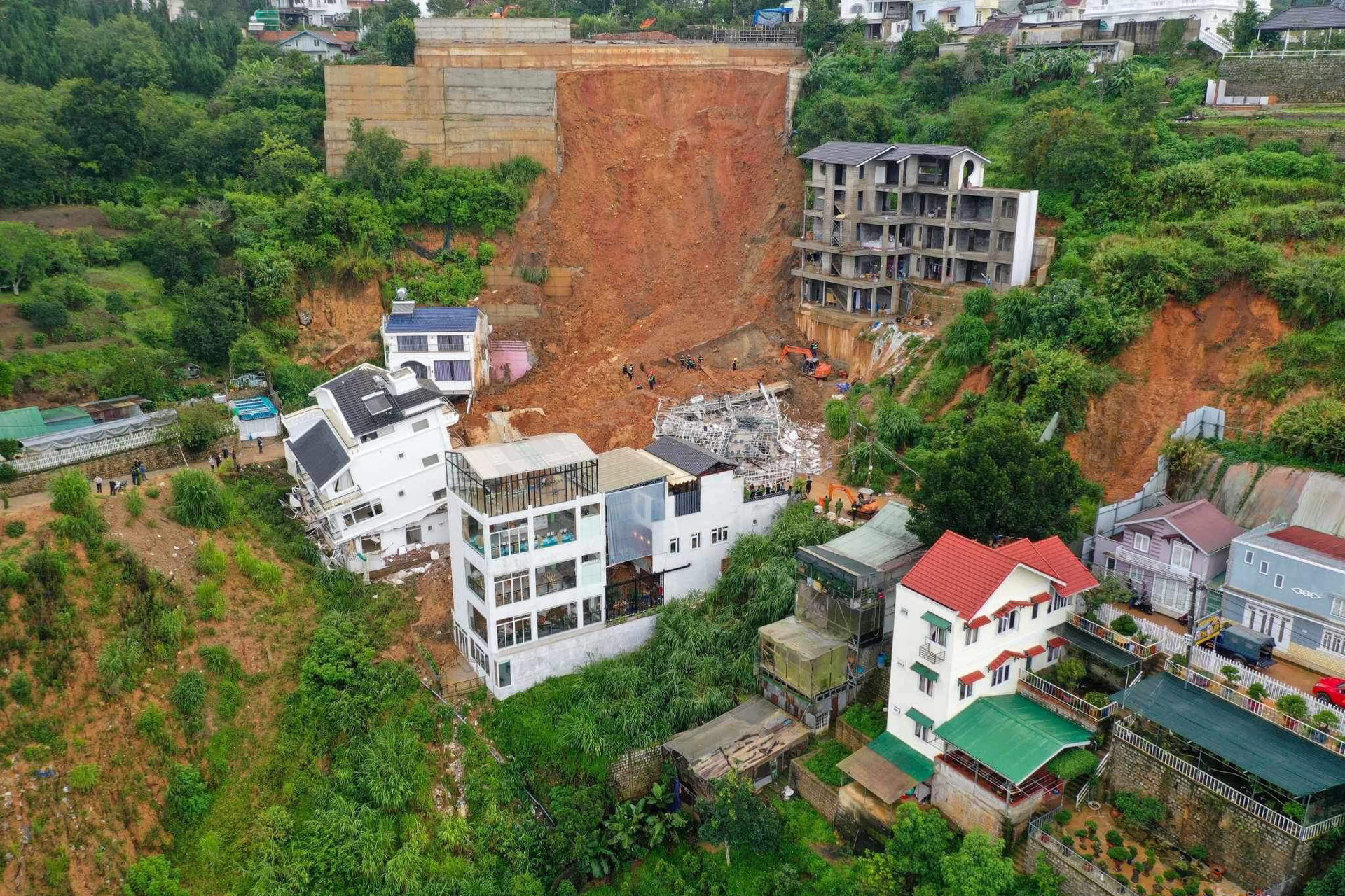 Đà Lạt sạt lở.jpg