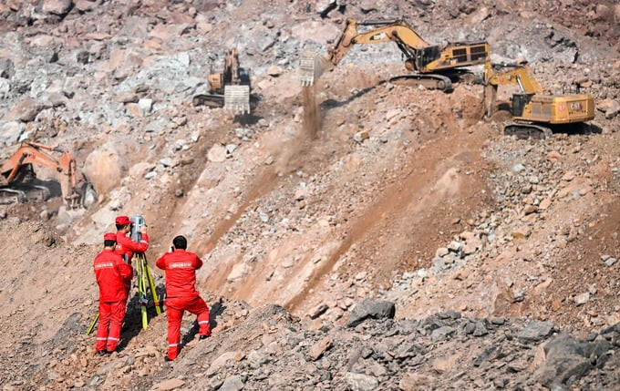 Trung Quốc đã thiết kế nhiều mô hình hiện đại khai để thác các mỏ đá tourmaline