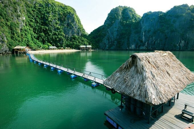 Thời gian lý tưởng để thăm làng Việt Hải là từ tháng 2 đến tháng 3 hàng năm