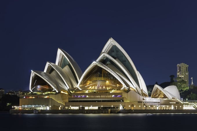 Nhà hát có 3 mặt tiền đều hướng cảng Sydney vô cùng thơ mộng