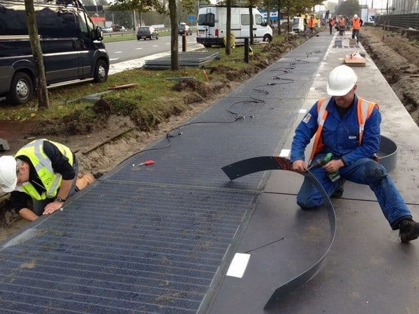 Worlds_first_solar_bike_path_to_open_in_the_Netherlands