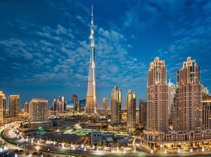 Hình ảnh tòa nhà chọc trời giữa Dubai sầm uất