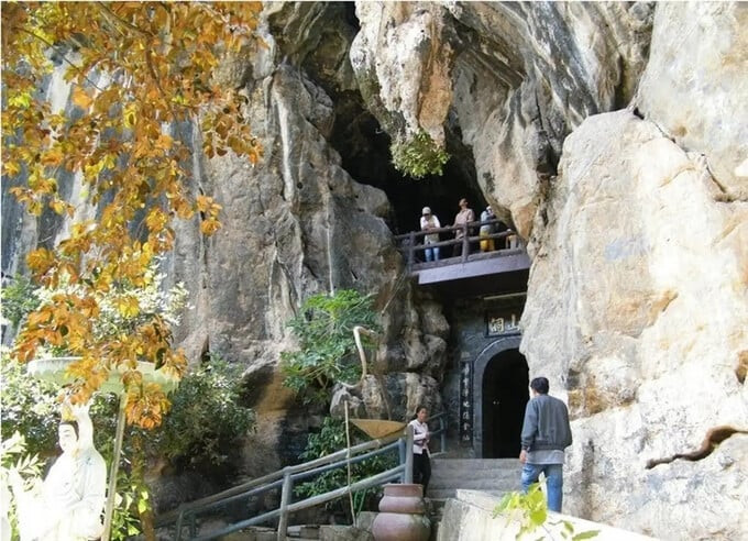 Chùa Thạch Long ngôi chùa nằm trong lòng hang đá ở Bắc Kạn