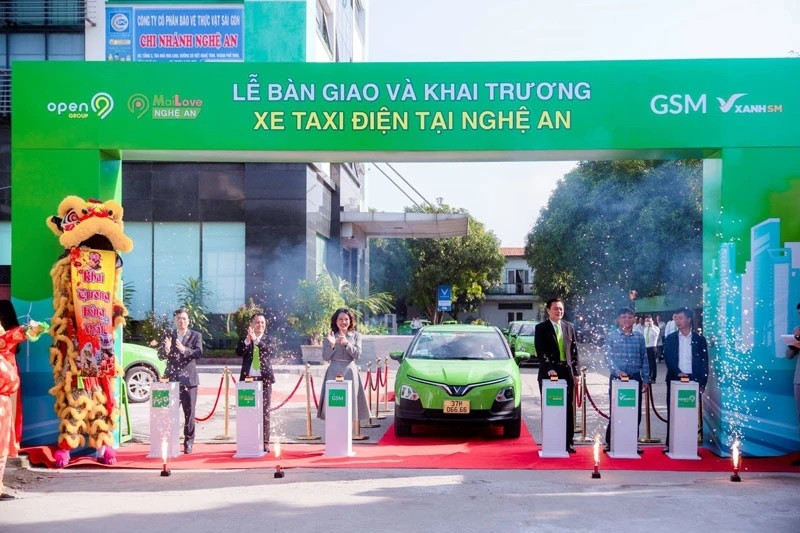 Thuê xe Vinfast, một doanh nghiệp triển khai dịch vụ taxi điện MaiLove tại Nghệ An