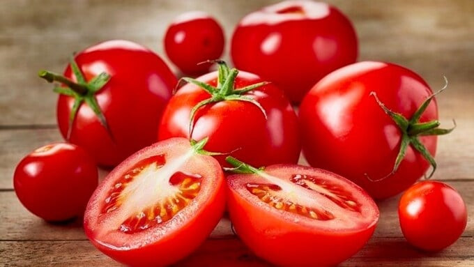 Cà chua chứa nhiều vitamin A và C