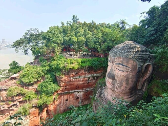 Đây cũng là bức tượng Phật bằng đá lớn nhất trên thế giới