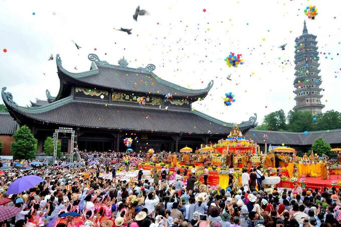 Lễ hội đầu năm ở chùa Bái Đính - Ninh Bình