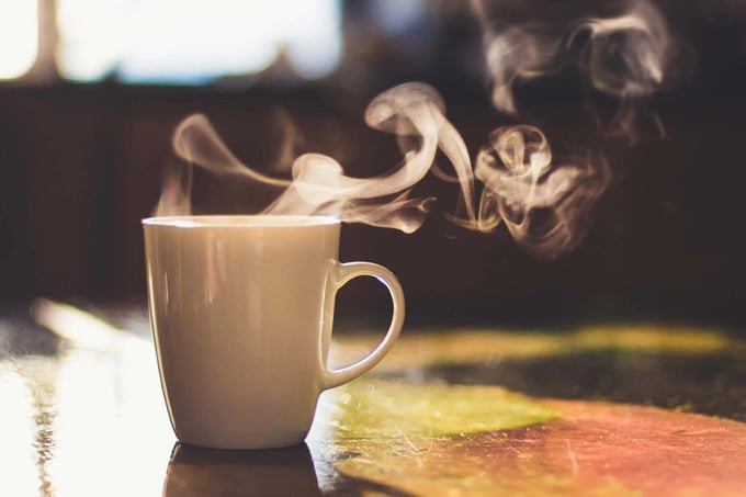Thưởng thức đồ uống ấm như trà có thể giúp kiểm soát cơn đói