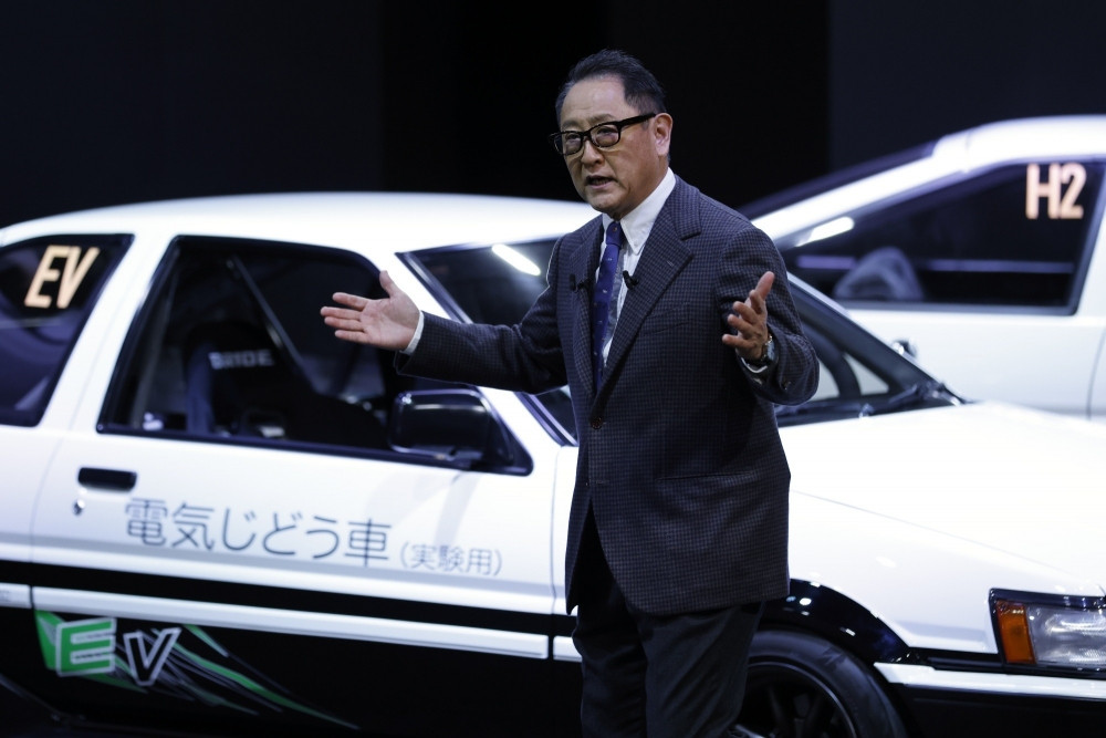 Chủ tịch Toyota khẳng định xe điện chạy pin 'cùng lắm chỉ có thể chiếm 1/3 thị trường'