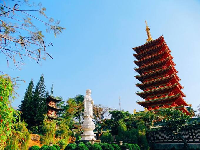 Tòa tháp mang nhiều đặc điểm tương đồng với kiến trúc Phật giáo Nhật Bản