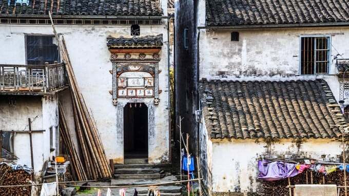 Chính vì xa xôi này mà làng Jujing có ít khách du lịch và vẫn giữ được diện mạo tương đối nguyên bản