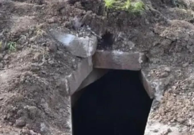 Năm 1983, một đội xây dựng ở Quảng Châu, Trung Quốc bất ngờ đào được một hang động không đáy khi đang làm việc trên núi Tương Cương