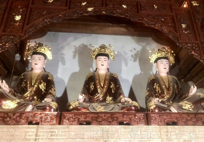 Bộ Tam Tượng Thánh Mẫu bằng đồng lớn nhất Việt Nam tại Đền Chúa Bà Ngũ Phương