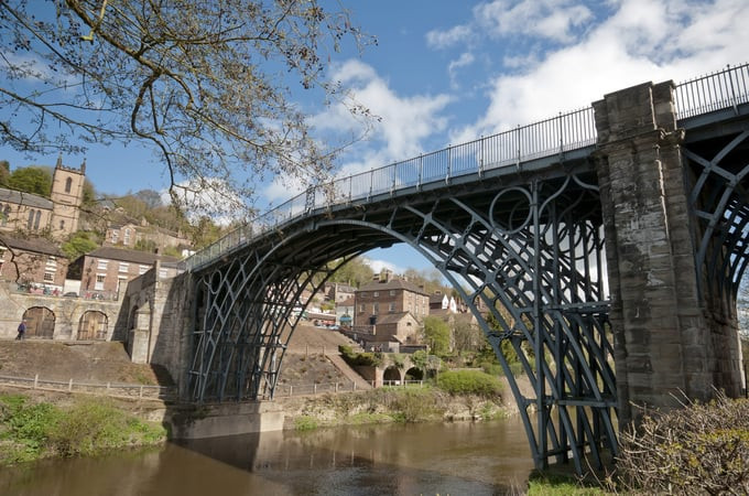 Cầu Iron Bridge bằng gang tại hẻm núi Severn, Shropshire, Anh