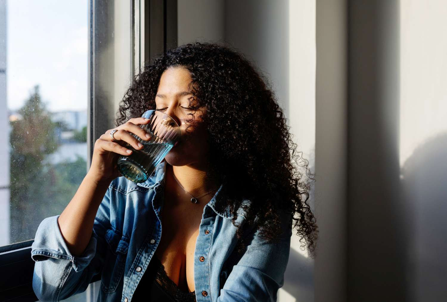 Uống thừa lượng nước tiêu chuẩn có thể dẫn tới ngộ độc nước