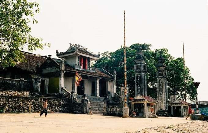 Ngôi đền này mang trong mình nét kiến trúc pha trộn giữa thời Lê và thời Nguyễn