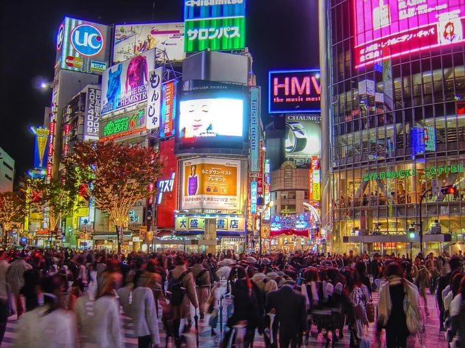 Sự đông đúc phần nào thể hiện nhịp sống hối hả tại Tokyo