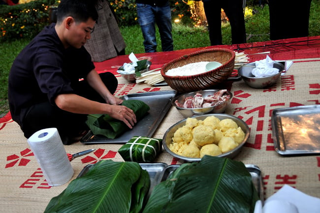 Gói bánh chưng ngày Tết là phong tục truyền đời ngàn năm của người dân đất Việt