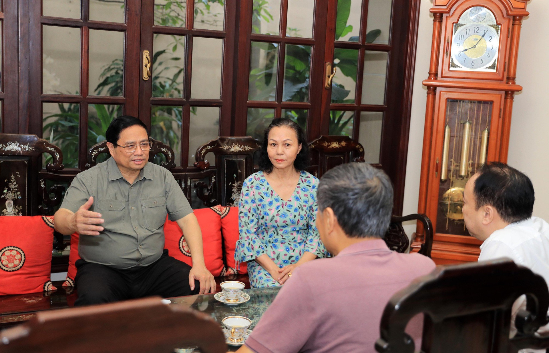Thủ tướng Phạm Minh Chính dâng hương các đồng chí cố Thủ tướng Chính phủ- Ảnh 2.