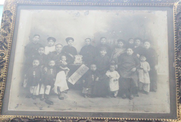 Hình ảnh gia đình ông Giao cách đây gần 100 năm