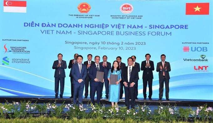 MOU-signing-between-Keppel-Land-and-Khang-Dien