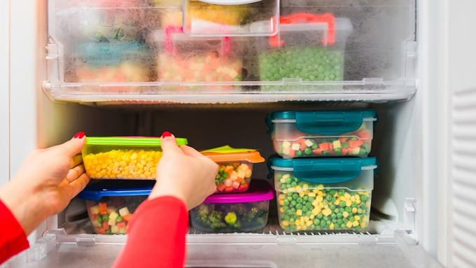 Thực phẩm để lâu trong tủ lạnh, hộp nhựa dùng quá lâu