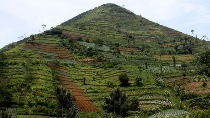 Gunung Padang từng bị lầm tưởng là một ngọn đồi đơn thuần