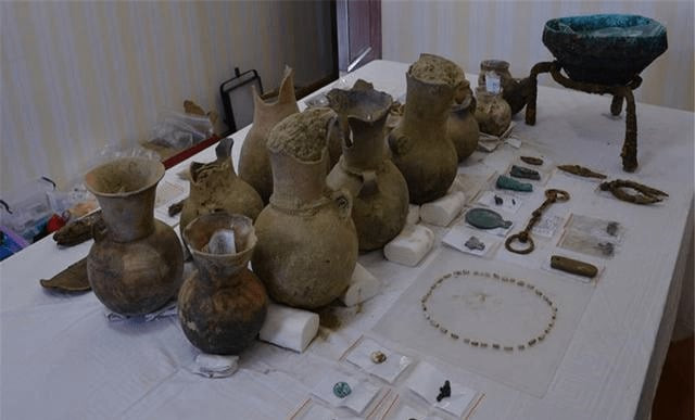 Nhiều cổ vật quý được tìm thấy trong mộ
