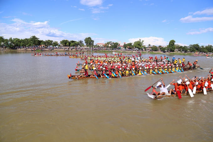 Lễ hội đua thuyền truyền thống trên sông Kiến Giang
