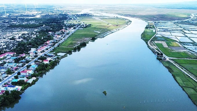 Sông Kiến Giang đoạn qua huyện Lệ Thủy và Quảng Ninh. Ảnh: Báo Nhân Dân